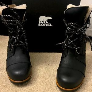 Sorel JOAN OF ARCTIC™ WEDGE MID SHEARLING